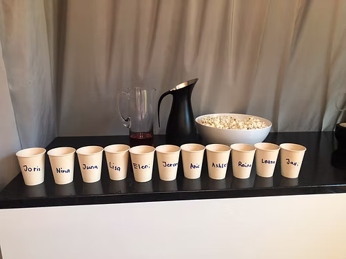 Becher mit Namen für den Märchennachmittag